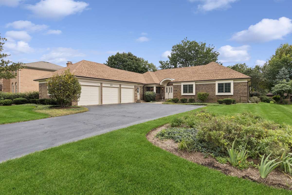 609 Claire LN, Prospect Heights, IL 60070