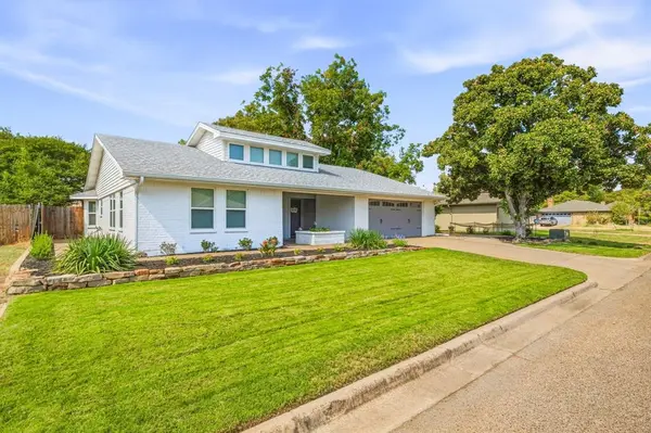 1202 Red Bird Lane, Granbury, TX 76048