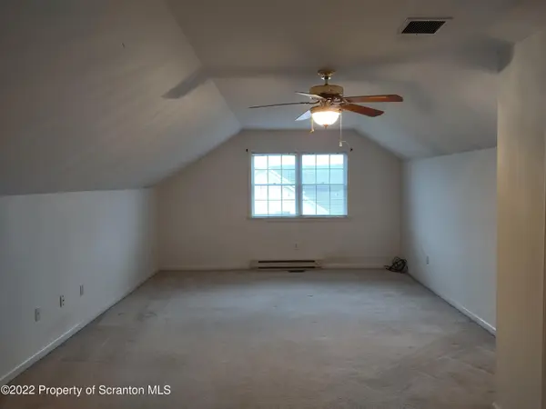 1014 Fairfield CIR, Clarks Summit, PA 18411