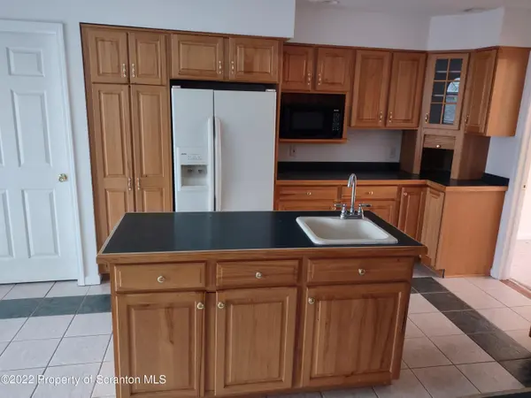 1014 Fairfield CIR, Clarks Summit, PA 18411