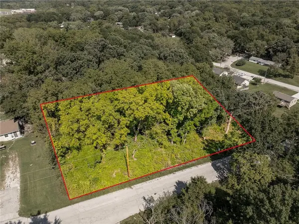 11806 E Lexington AVE, Sugar Creek, MO 64054