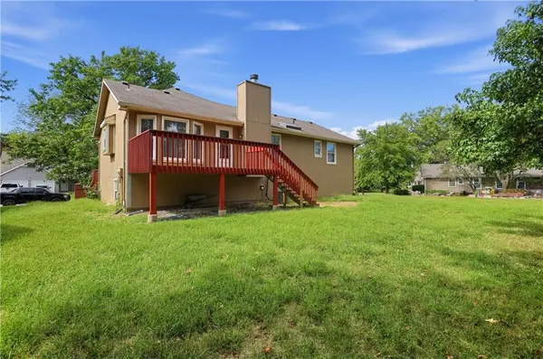 2129 Sunset CIR, Pleasant Hill, MO 64080