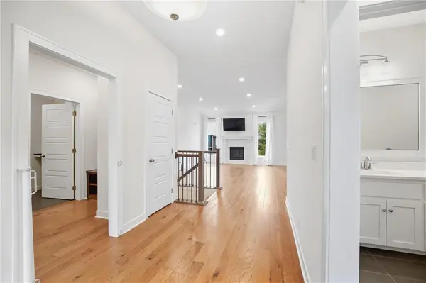 7445 NW Chambers CT, Parkville, MO 64152