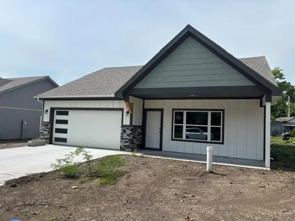 444 N Prarie ST, Liberty, MO 64068