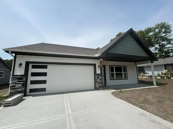 444 N Prarie ST, Liberty, MO 64068