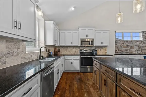 13365 NW 72nd ST, Parkville, MO 64152