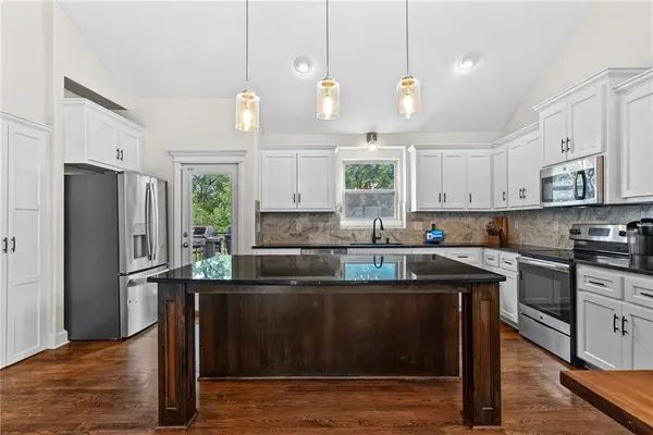 13365 NW 72nd ST, Parkville, MO 64152