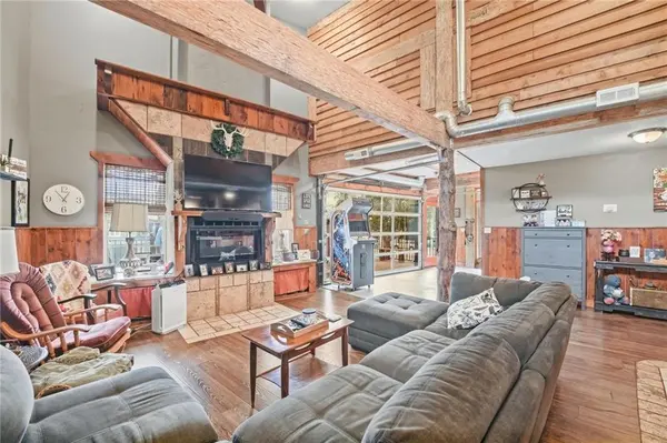 231 L ST, Lake Lotawana, MO 64086