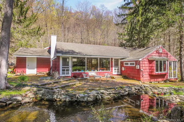 72 Seifert LN, Putnam Valley, NY 10579