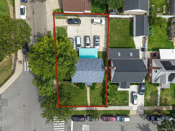 7603 271st ST, New Hyde Park, NY 11040
