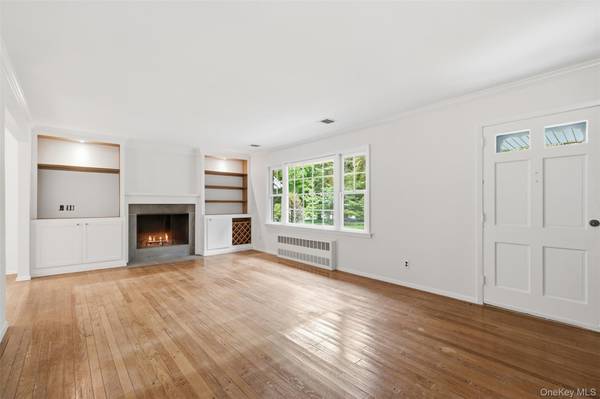 174 Flower Hill RD, Huntington, NY 11743