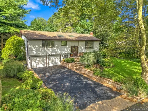 6 Kinsella ST, Dix Hills, NY 11746