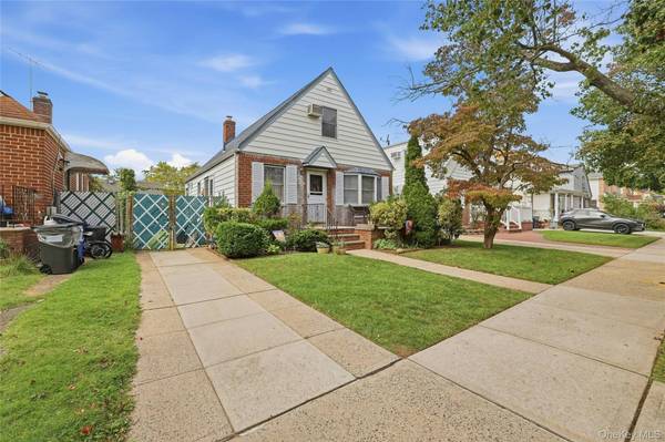 7954 264th ST, Glen Oaks, NY 11004