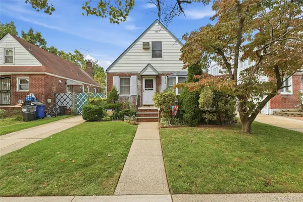 7954 264th ST, Glen Oaks, NY 11004
