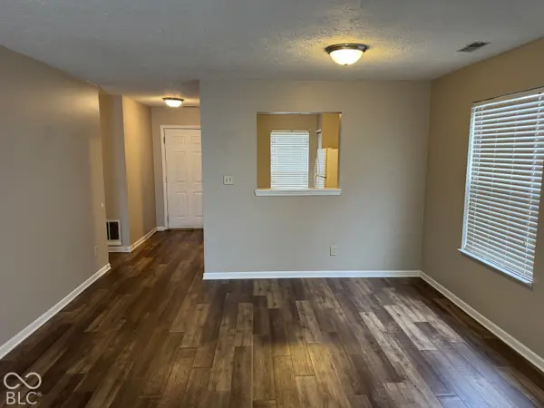 5542 Lippan WAY, Indianapolis, IN 46221