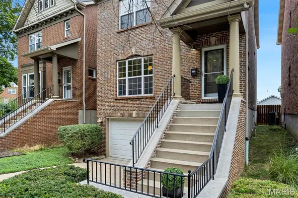 2122 Franz Park LN, St Louis, MO 63139
