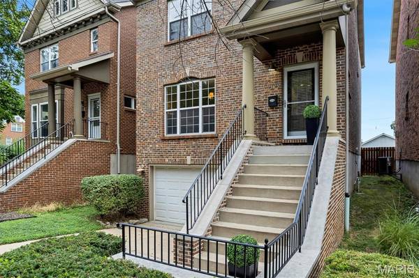 2122 Franz Park LN, St Louis, MO 63139