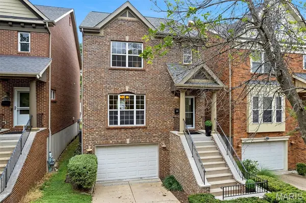 2122 Franz Park LN, St Louis, MO 63139