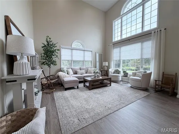 335 Jubaka DR, Fairview Heights, IL 62208