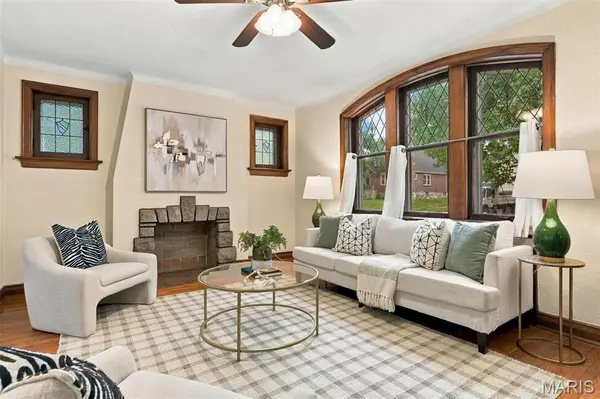 5601 Walsh ST, St Louis, MO 63109