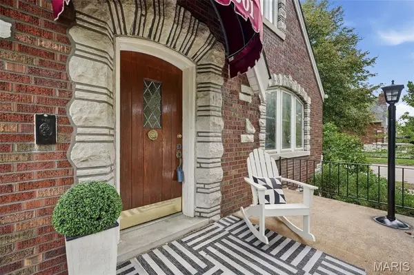 5601 Walsh ST, St Louis, MO 63109