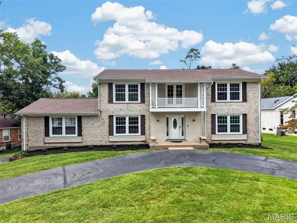 231 Renaldo DR, Chesterfield, MO 63017