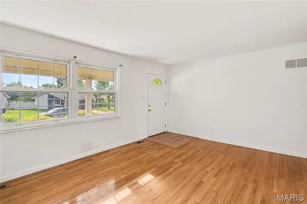 2467 Wesbay Drive, Maryland Heights, MO 63043