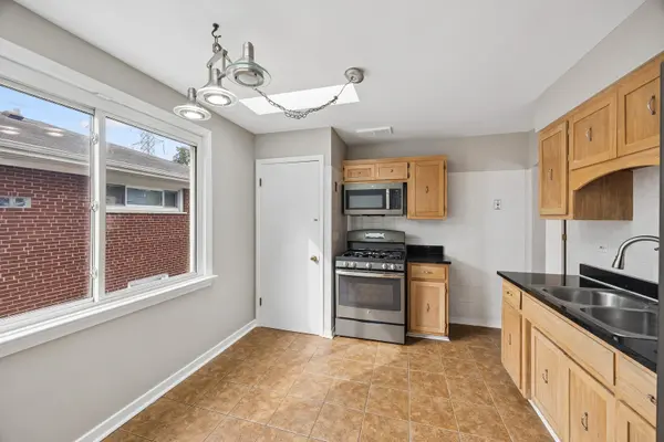 4612 Grove AVE, Forest View, IL 60402