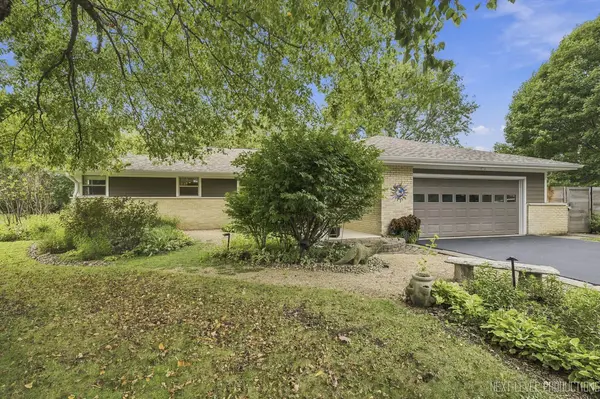 24 W Stonegate DR, Prospect Heights, IL 60070