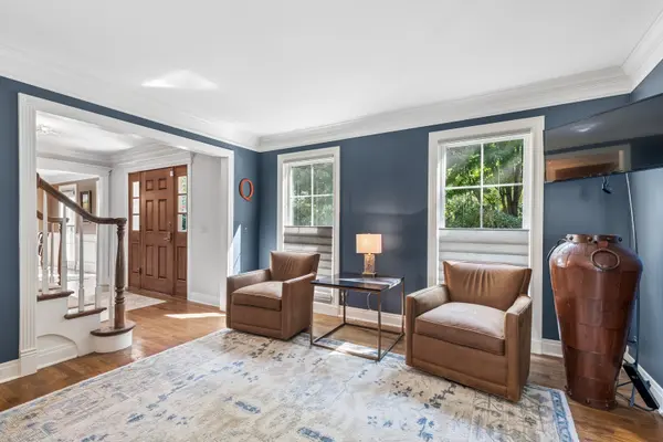 118 S Montclair AVE, Glen Ellyn, IL 60137