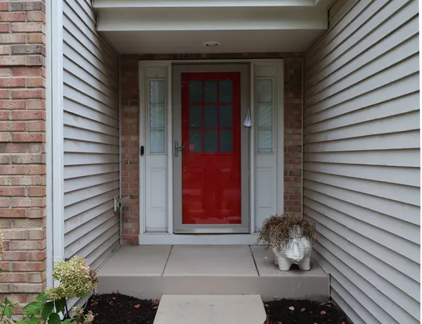 1496 Misty LN, Bolingbrook, IL 60490