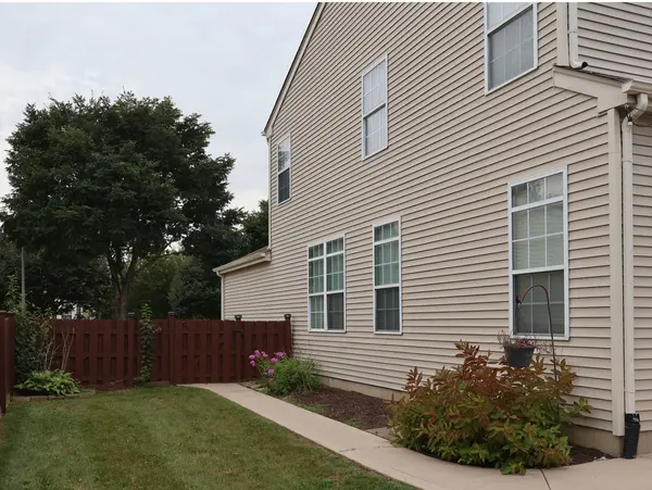 1496 Misty LN, Bolingbrook, IL 60490