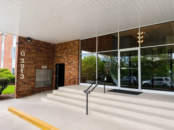 3913 Saratoga AVE #117, Downers Grove, IL 60515