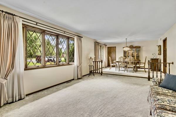3035 Red Barn RD, Crystal Lake, IL 60012