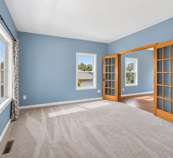 254 Jaspers CIR S, Chaska, MN 55318