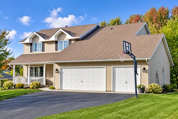 254 Jaspers CIR S, Chaska, MN 55318