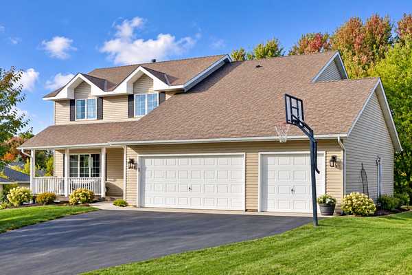 254 Jaspers CIR S, Chaska, MN 55318