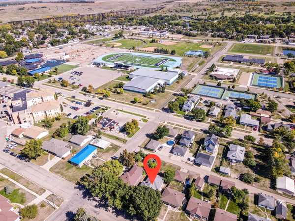 862 2nd AVE NW, Valley City, ND 58072