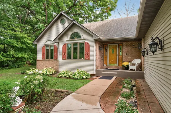 27163 Ironwood CT, Chisago City, MN 55013