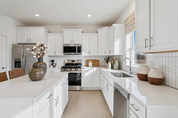 1903 White Pine WAY, Carver, MN 55315