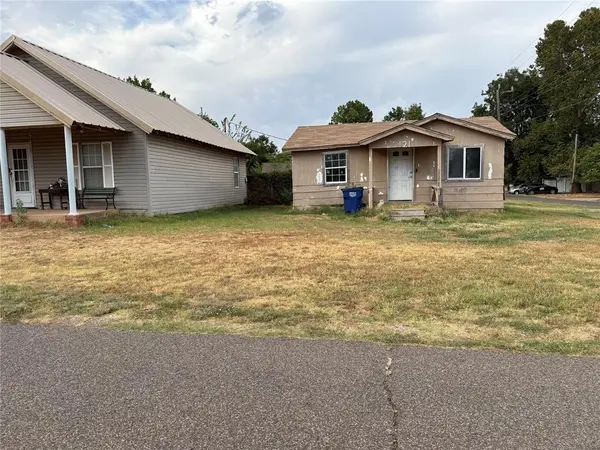 117 E Perry LN, Mustang, OK 73064