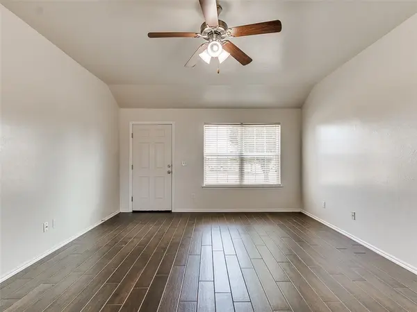 9637 Kylie DR, Moore, OK 73160