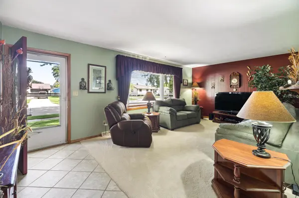 1135 HERITAGE TRL, Oshkosh, WI 54904