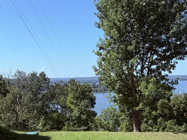 510 Big Richland Dr, Waverly, TN 37185