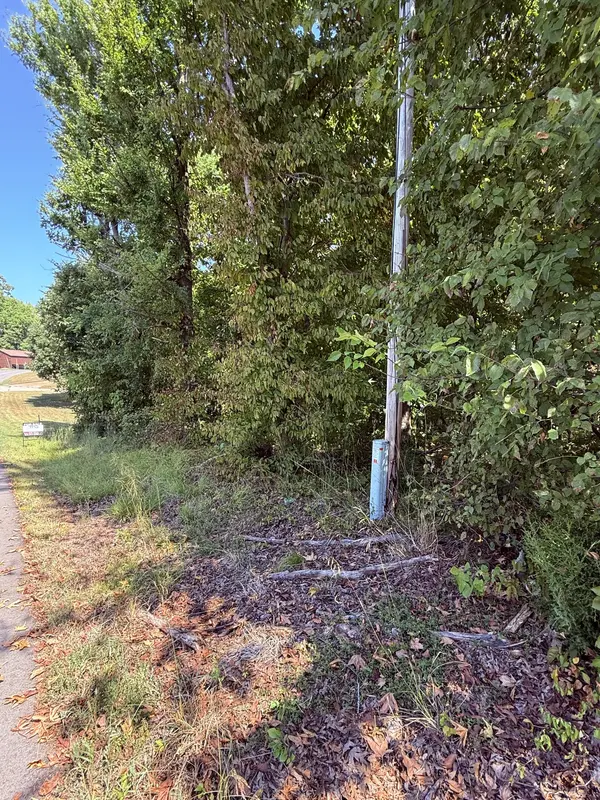 510 Big Richland Dr, Waverly, TN 37185