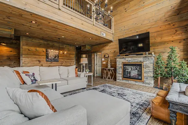928 N Woodland Dr, Gatlinburg, TN 37738