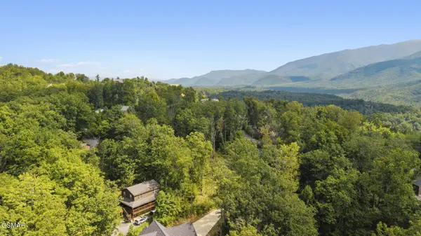 772 Deer Path Lane, Gatlinburg, TN 37738