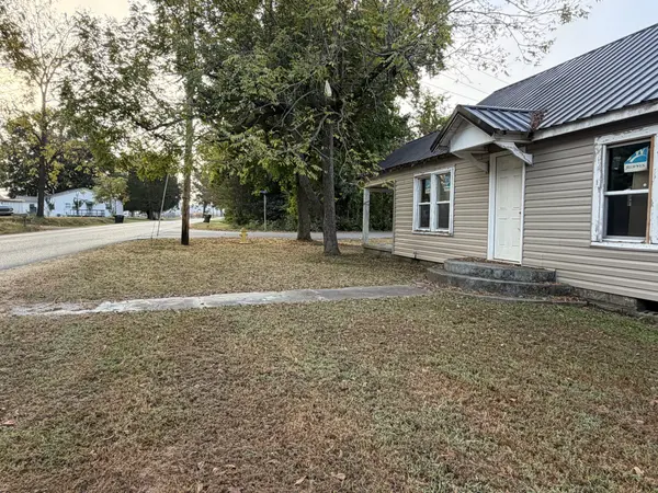 300 Smith Ave, Hohenwald, TN 38462