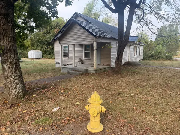 300 Smith Ave, Hohenwald, TN 38462