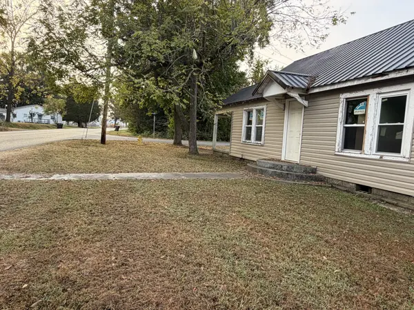300 Smith Ave, Hohenwald, TN 38462